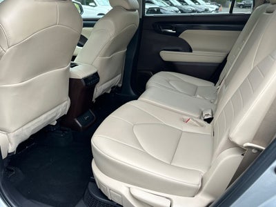 2022 Toyota Highlander Hybrid XLE