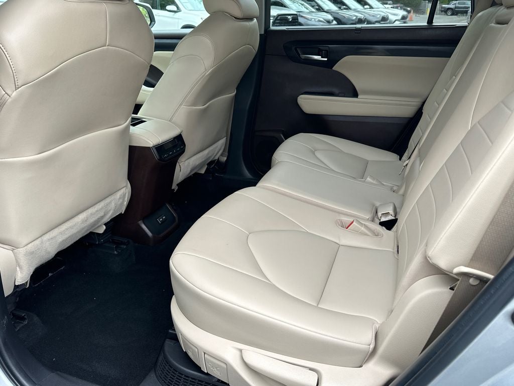 2022 Toyota Highlander Hybrid XLE