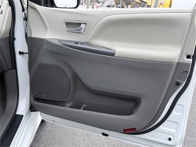 2020 Toyota Sienna LE 7 Passenger