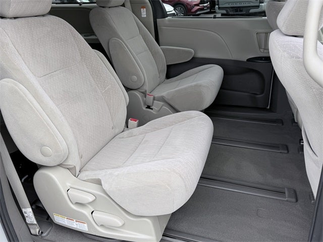 2020 Toyota Sienna LE 7 Passenger