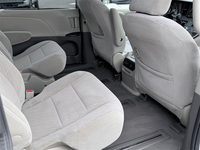 2020 Toyota Sienna LE 7 Passenger