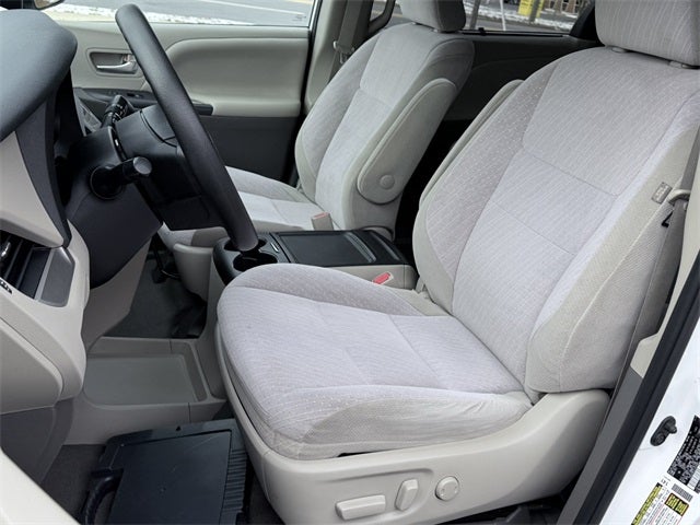2020 Toyota Sienna LE 7 Passenger