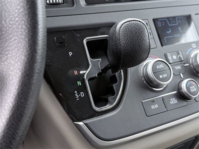 2020 Toyota Sienna LE 7 Passenger