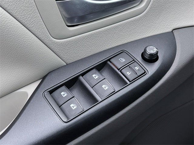 2020 Toyota Sienna LE 7 Passenger