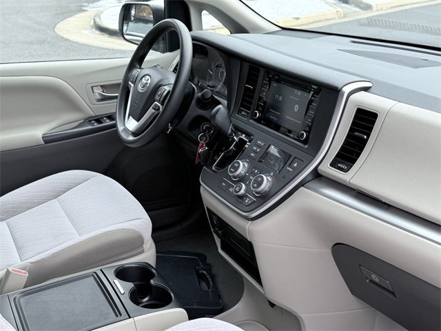 2020 Toyota Sienna LE 7 Passenger