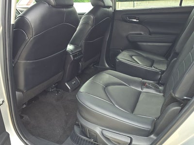 2024 Toyota Highlander Hybrid XLE