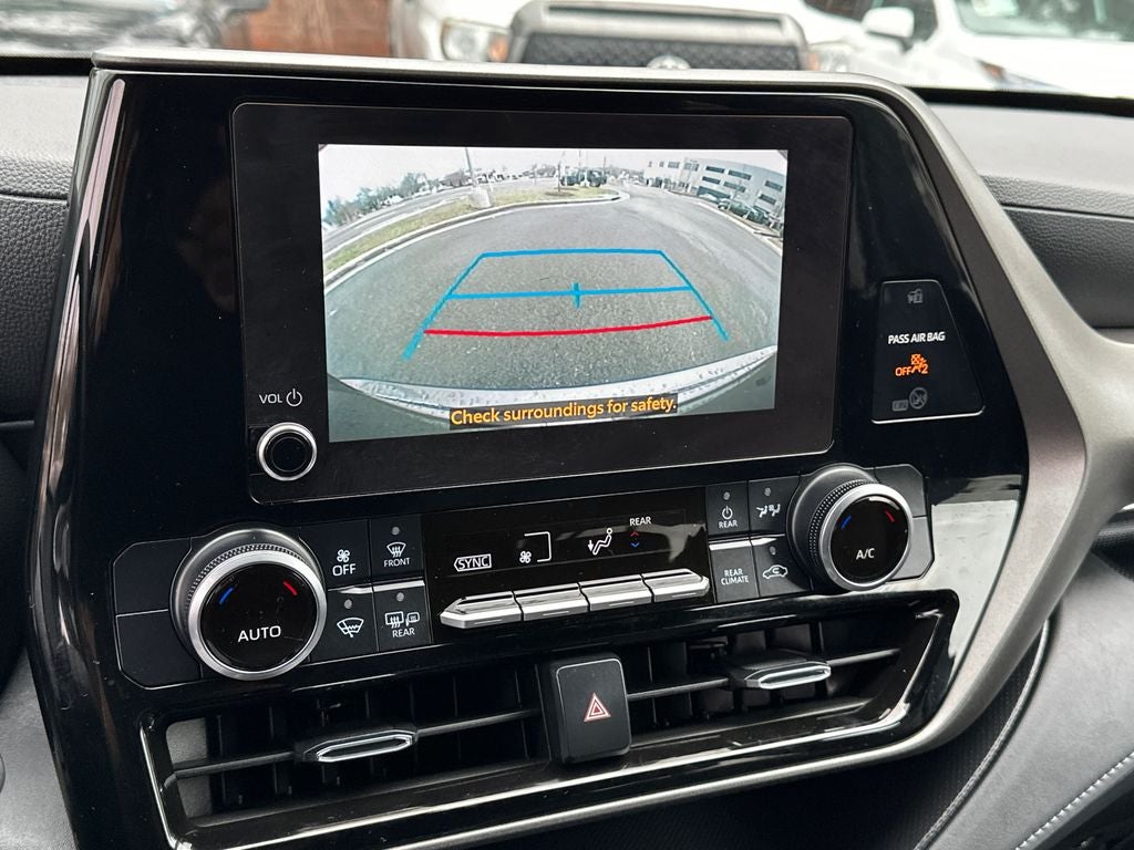 2024 Toyota Highlander LE