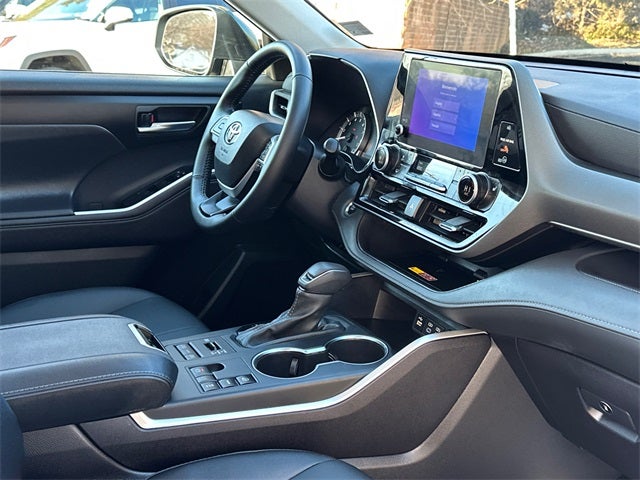 2025 Toyota Highlander XLE