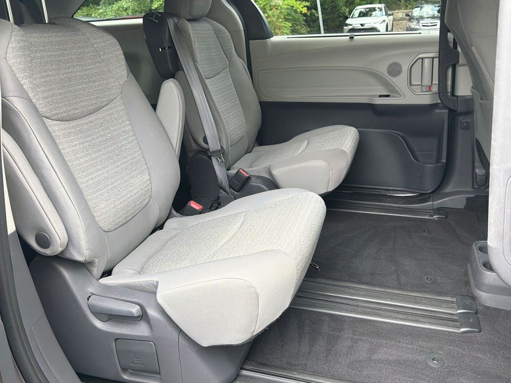 2021 Toyota Sienna LE 8 Passenger