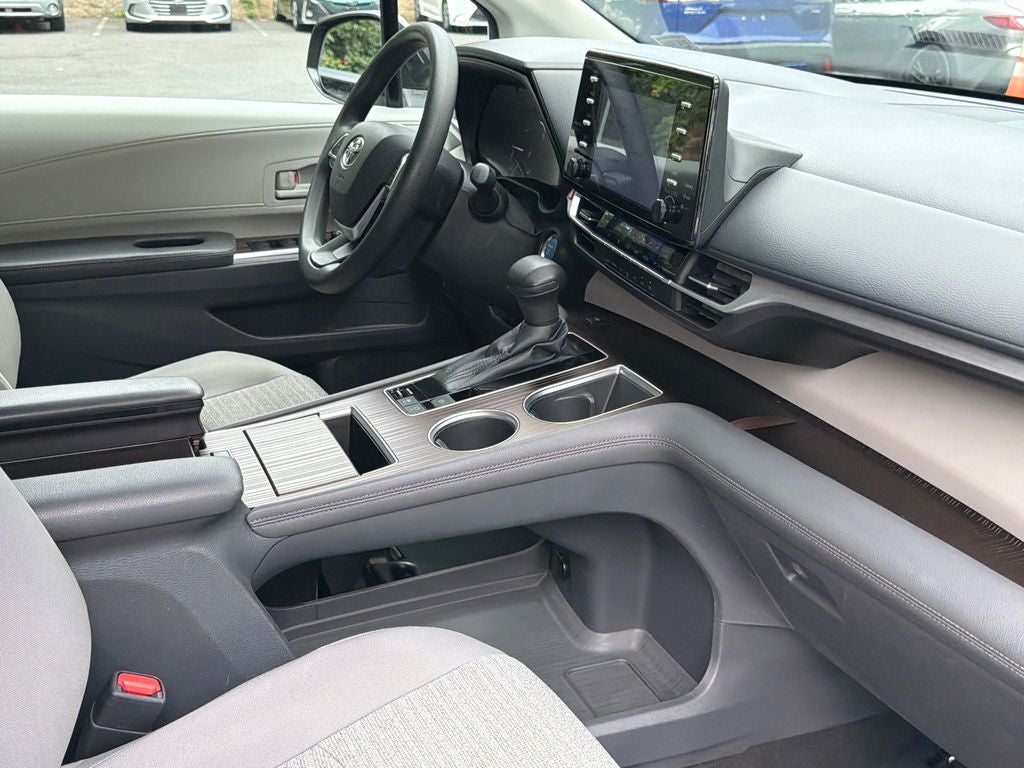 2021 Toyota Sienna LE 8 Passenger