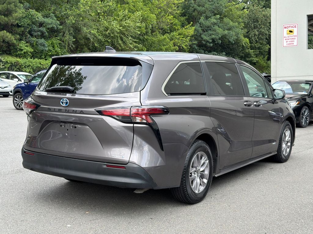 2021 Toyota Sienna LE 8 Passenger