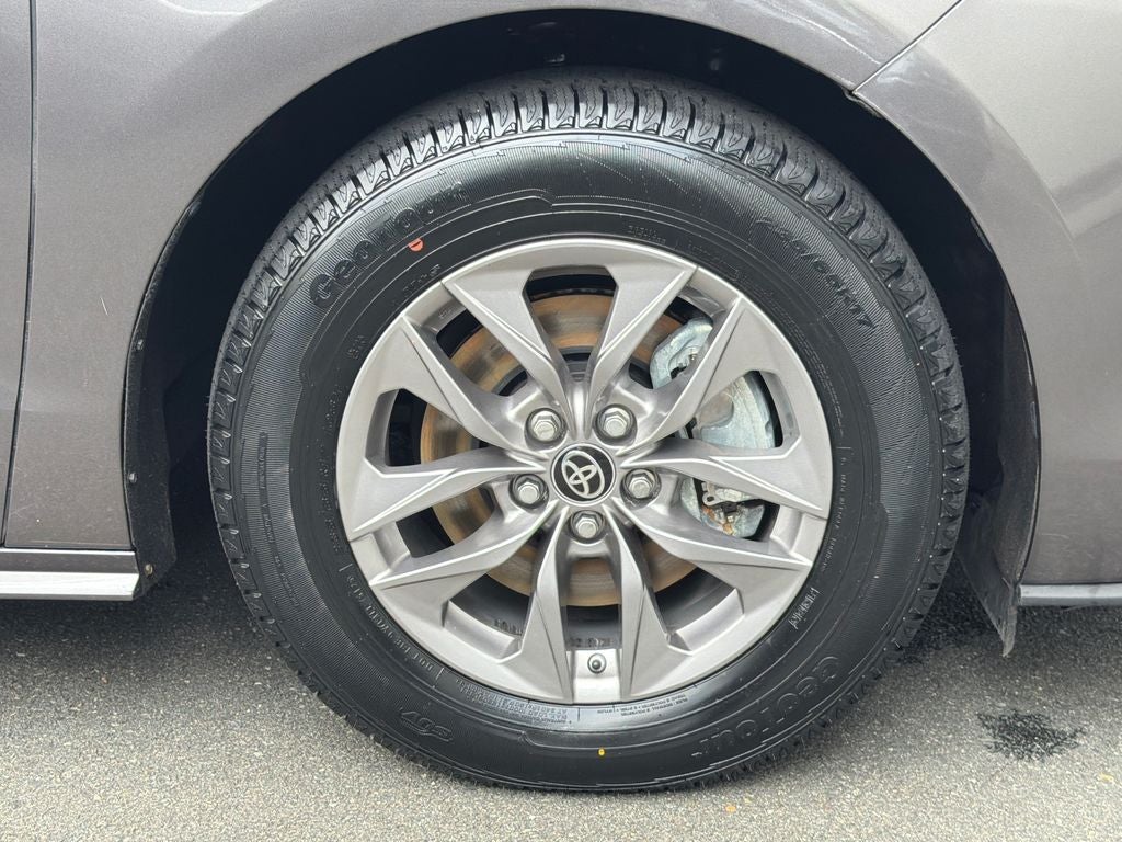 2021 Toyota Sienna LE 8 Passenger