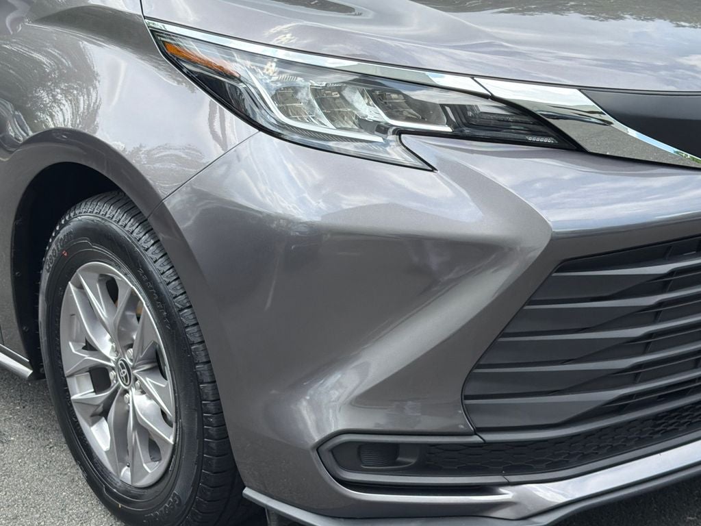 2021 Toyota Sienna LE 8 Passenger