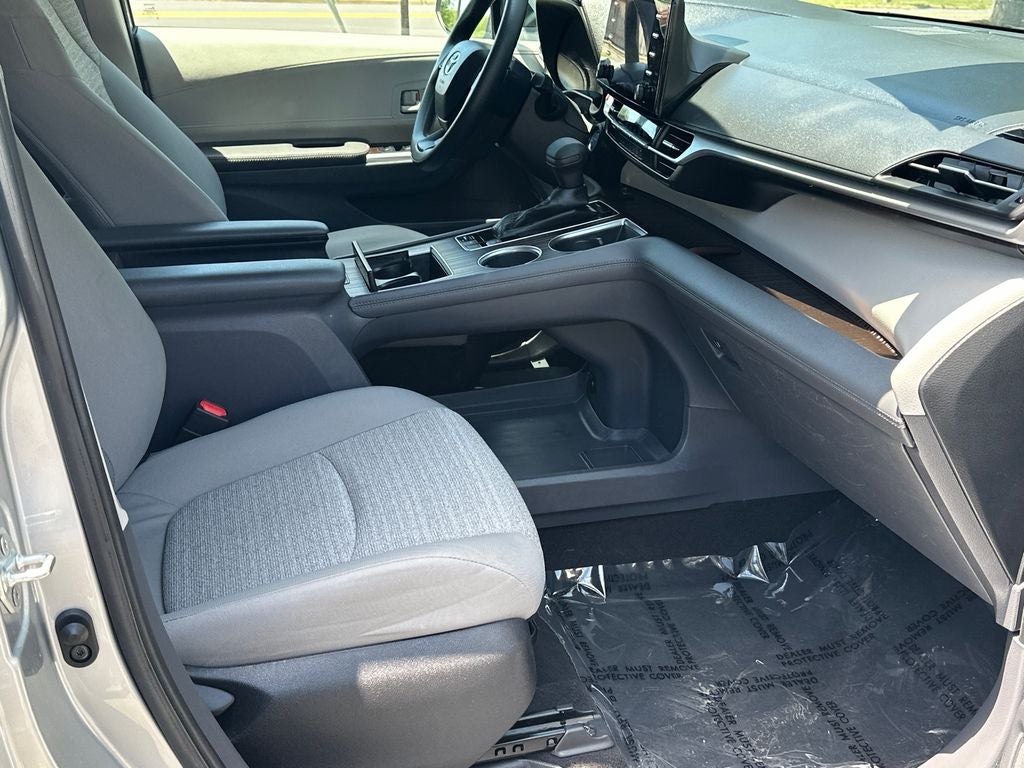 2023 Toyota Sienna LE 8 Passenger