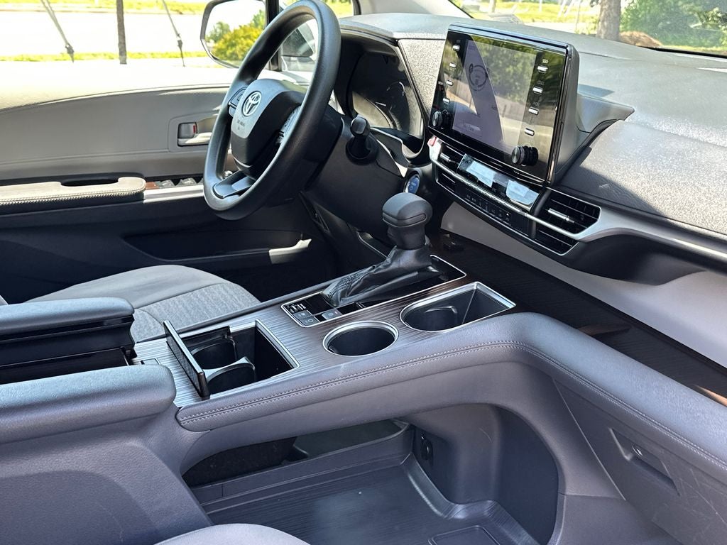 2023 Toyota Sienna LE 8 Passenger