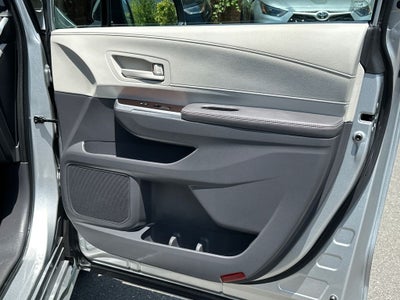 2023 Toyota Sienna LE 8 Passenger