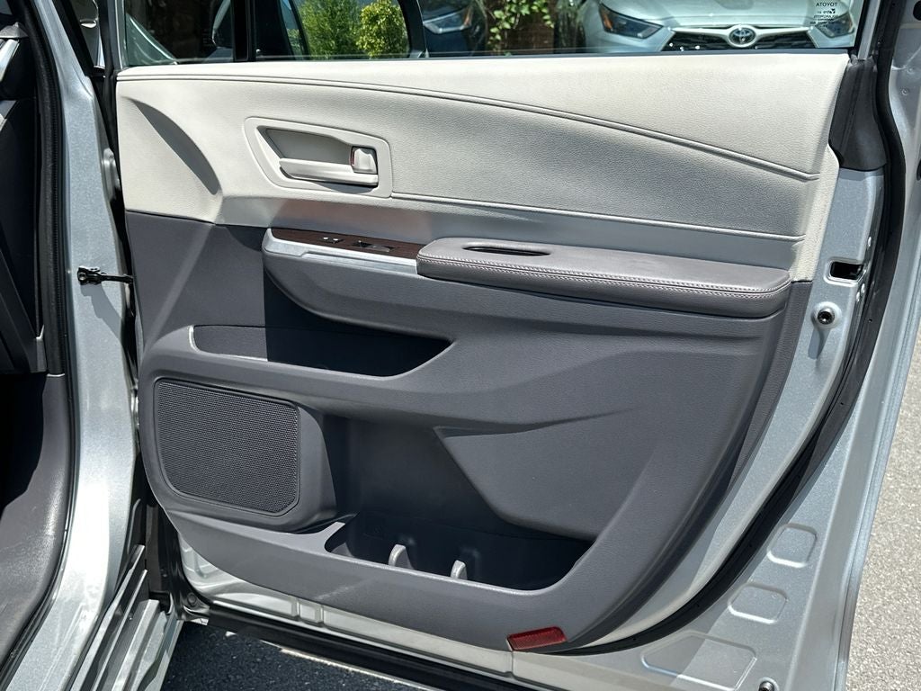 2023 Toyota Sienna LE 8 Passenger