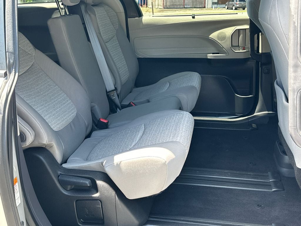 2023 Toyota Sienna LE 8 Passenger