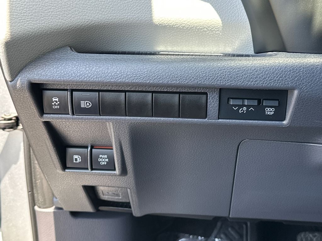 2023 Toyota Sienna LE 8 Passenger