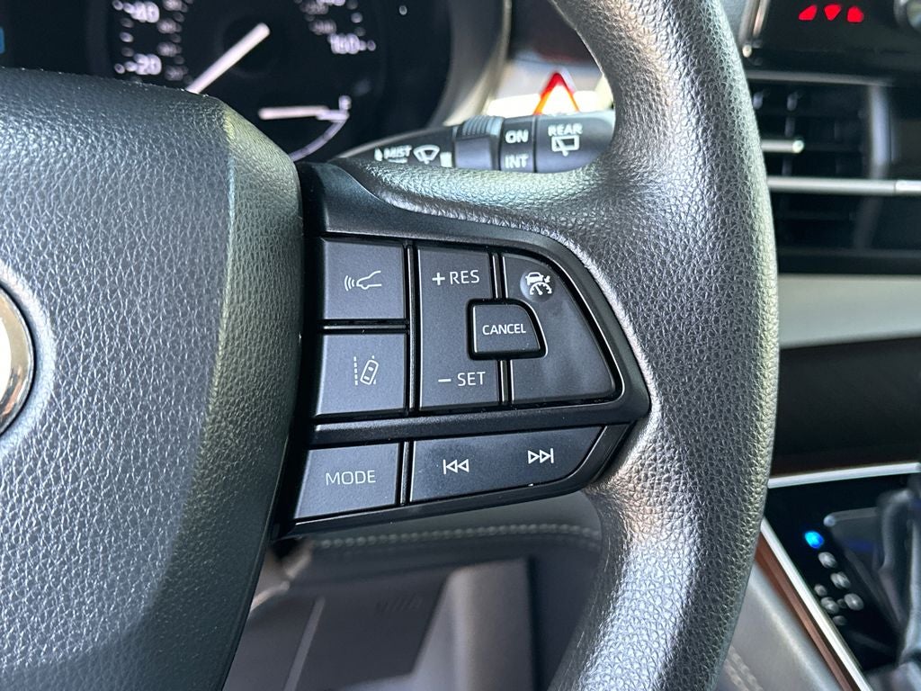 2023 Toyota Sienna LE 8 Passenger