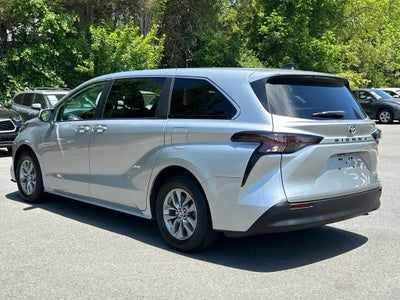 2023 Toyota Sienna LE 8 Passenger