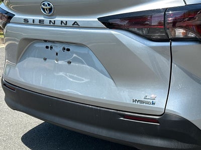 2023 Toyota Sienna LE 8 Passenger