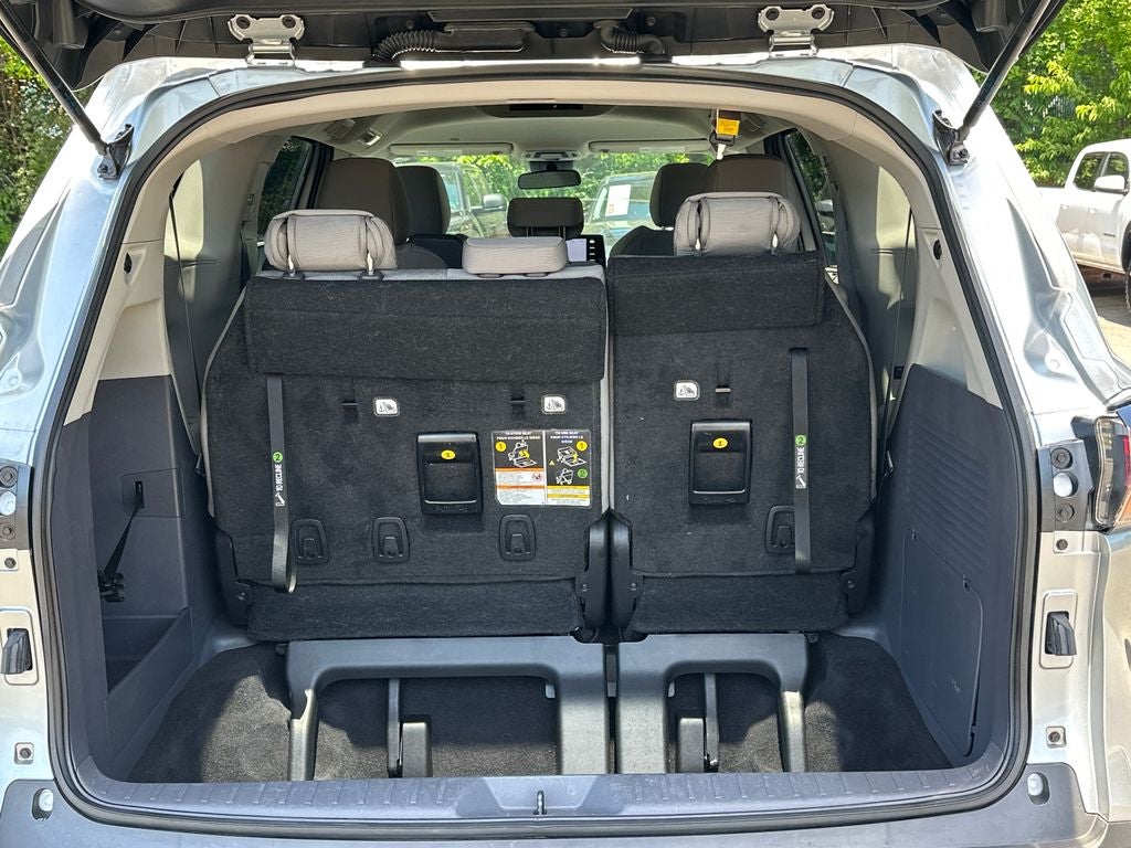 2023 Toyota Sienna LE 8 Passenger