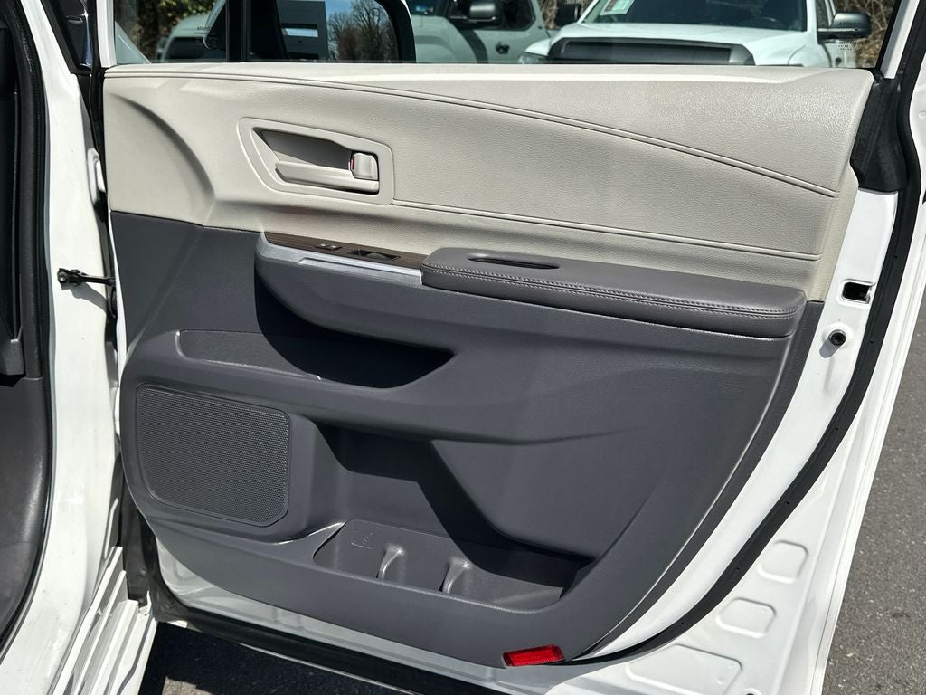 2023 Toyota Sienna LE 8 Passenger