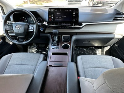 2023 Toyota Sienna LE 8 Passenger