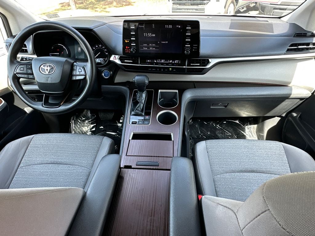 2023 Toyota Sienna LE 8 Passenger