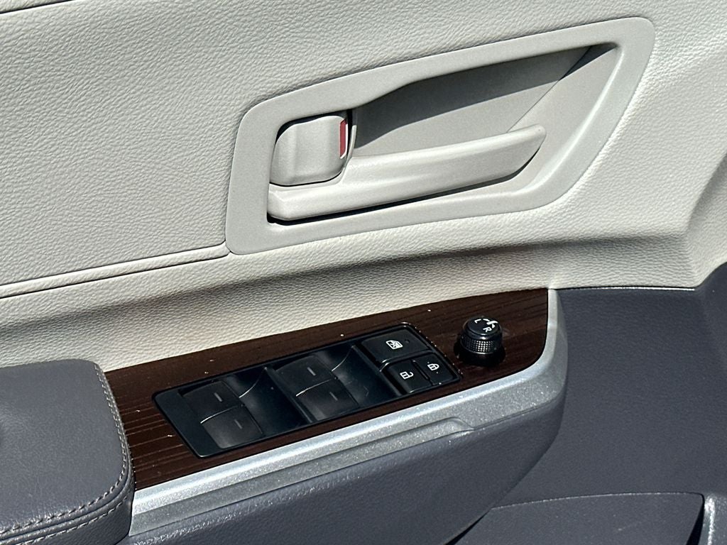 2023 Toyota Sienna LE 8 Passenger