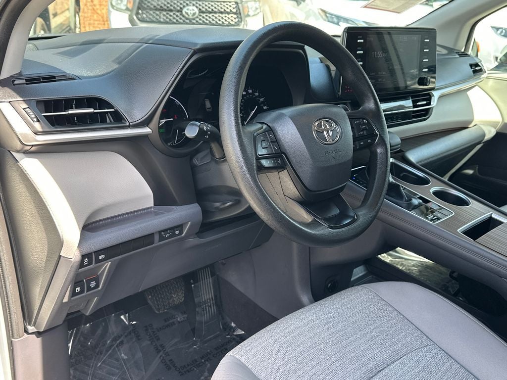 2023 Toyota Sienna LE 8 Passenger