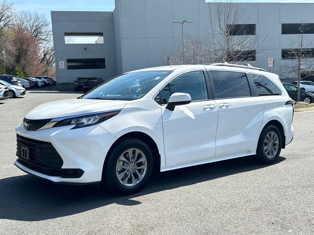 2023 Toyota Sienna LE 8 Passenger