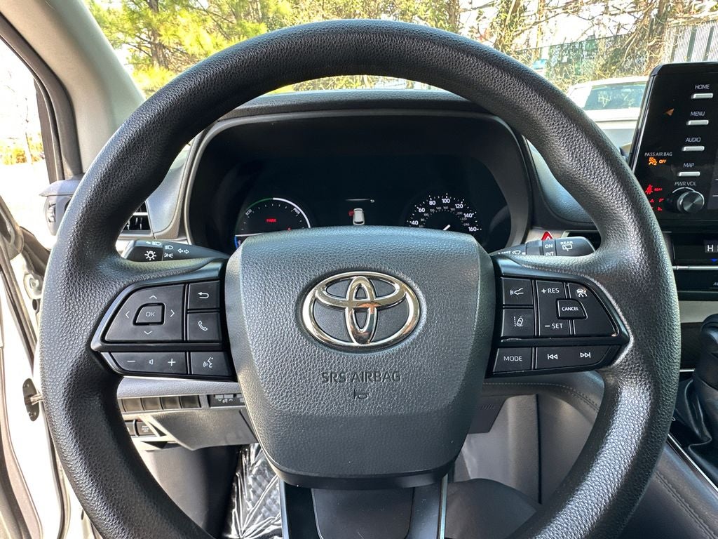 2023 Toyota Sienna LE 8 Passenger