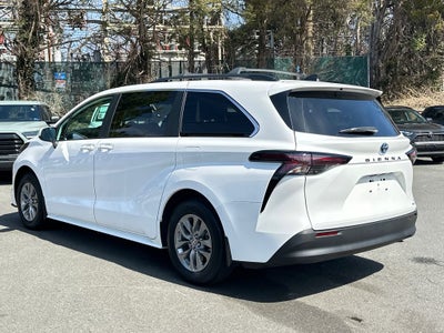 2023 Toyota Sienna LE 8 Passenger