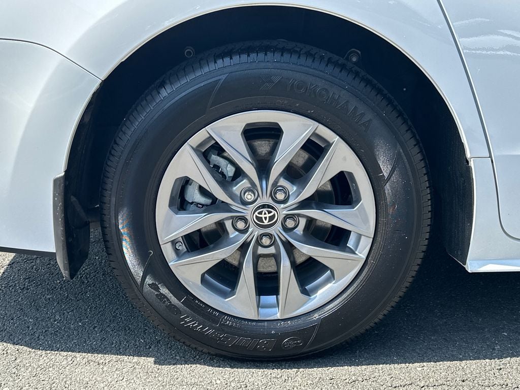 2023 Toyota Sienna LE 8 Passenger