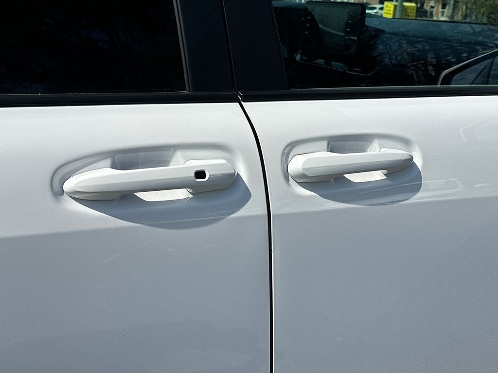 2023 Toyota Sienna LE 8 Passenger