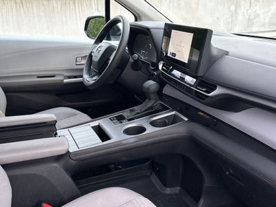 2025 Toyota Sienna LE 8 Passenger