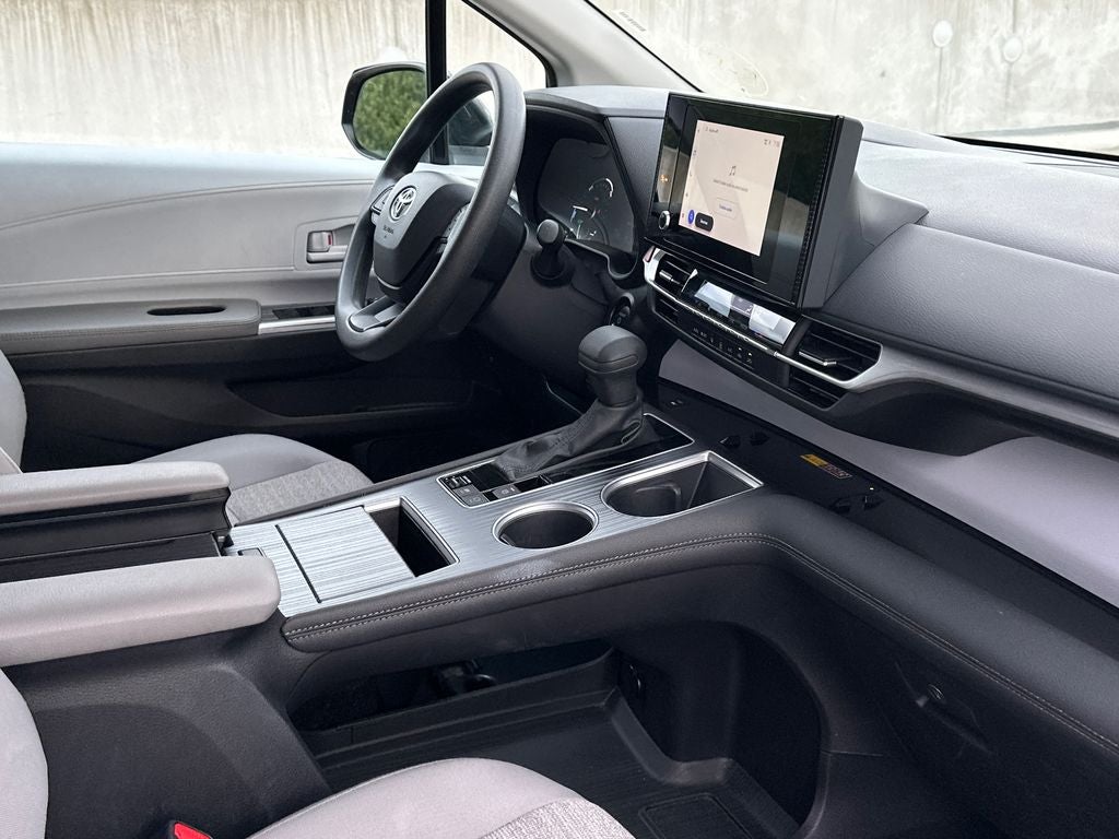 2025 Toyota Sienna LE 8 Passenger
