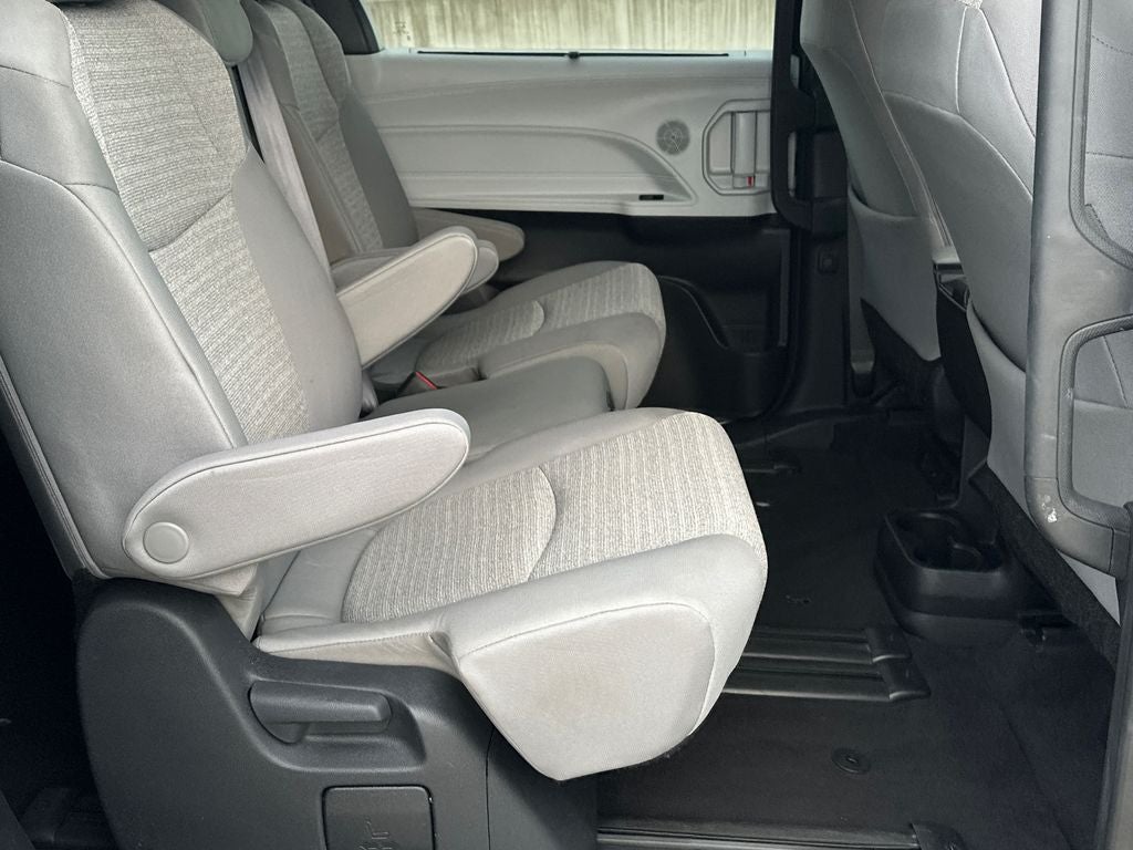 2025 Toyota Sienna LE 8 Passenger