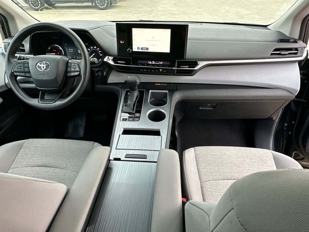 2025 Toyota Sienna LE 8 Passenger