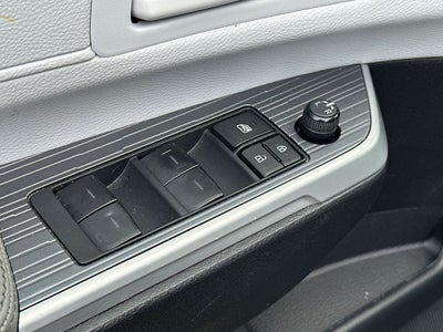 2025 Toyota Sienna LE 8 Passenger