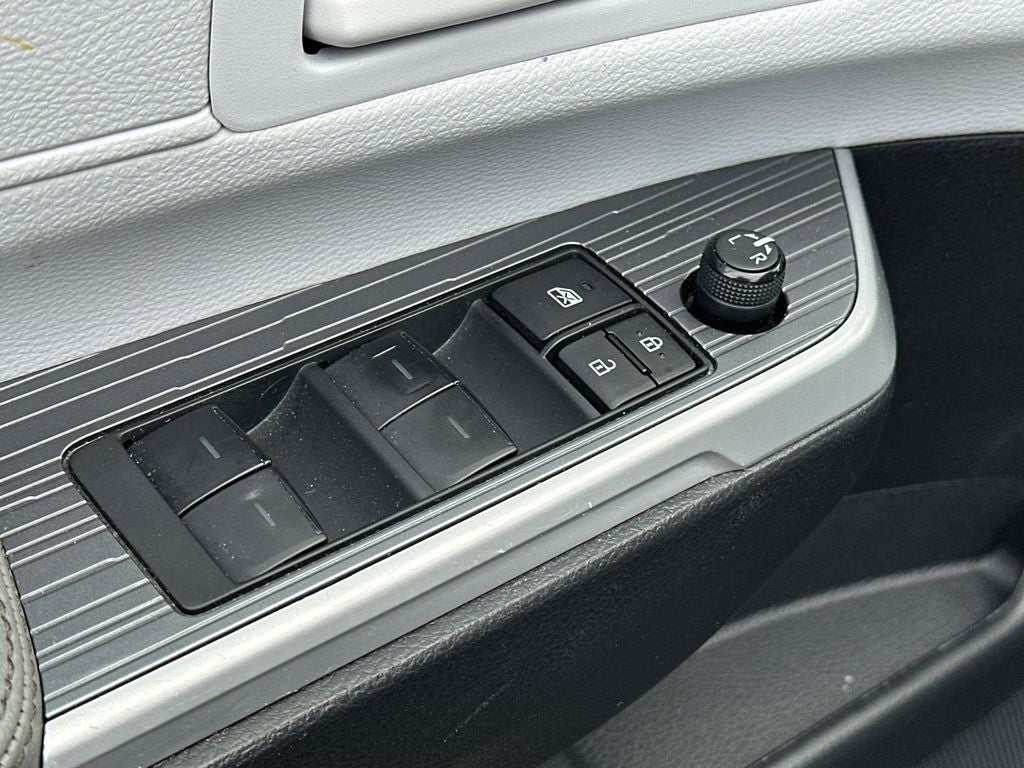 2025 Toyota Sienna LE 8 Passenger