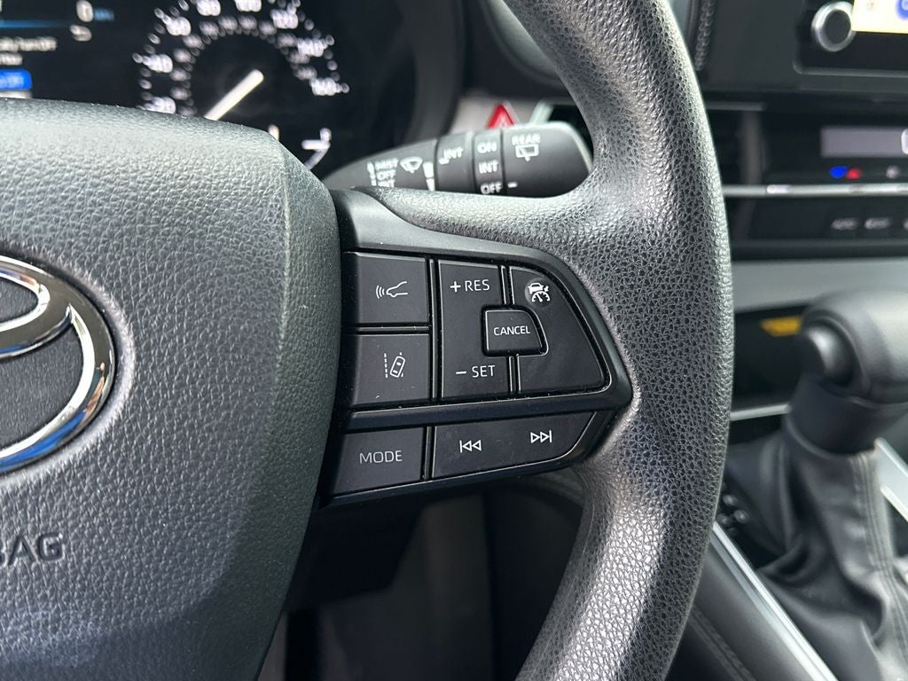 2025 Toyota Sienna LE 8 Passenger