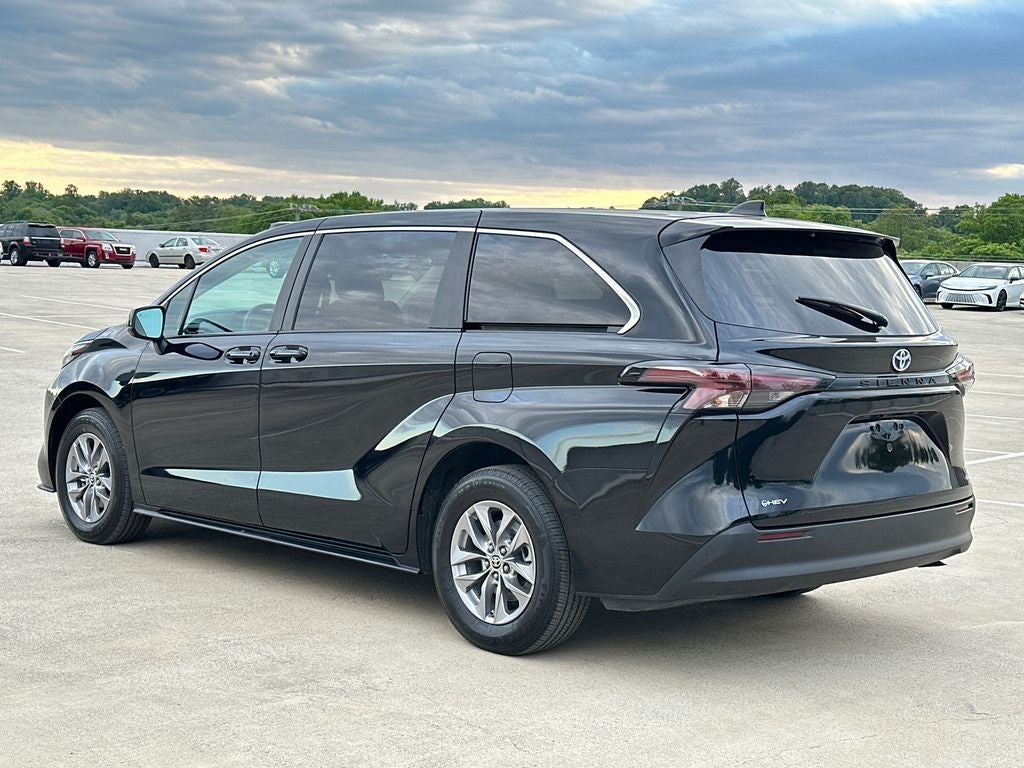 2025 Toyota Sienna LE 8 Passenger