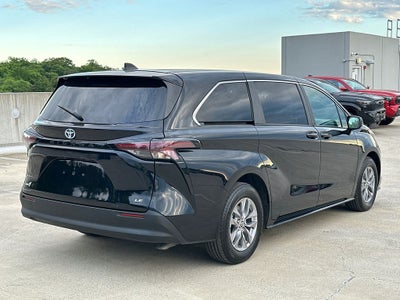 2025 Toyota Sienna LE 8 Passenger