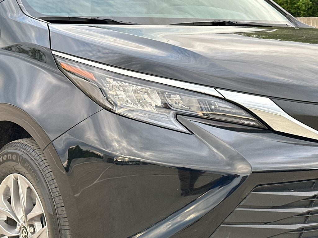 2025 Toyota Sienna LE 8 Passenger