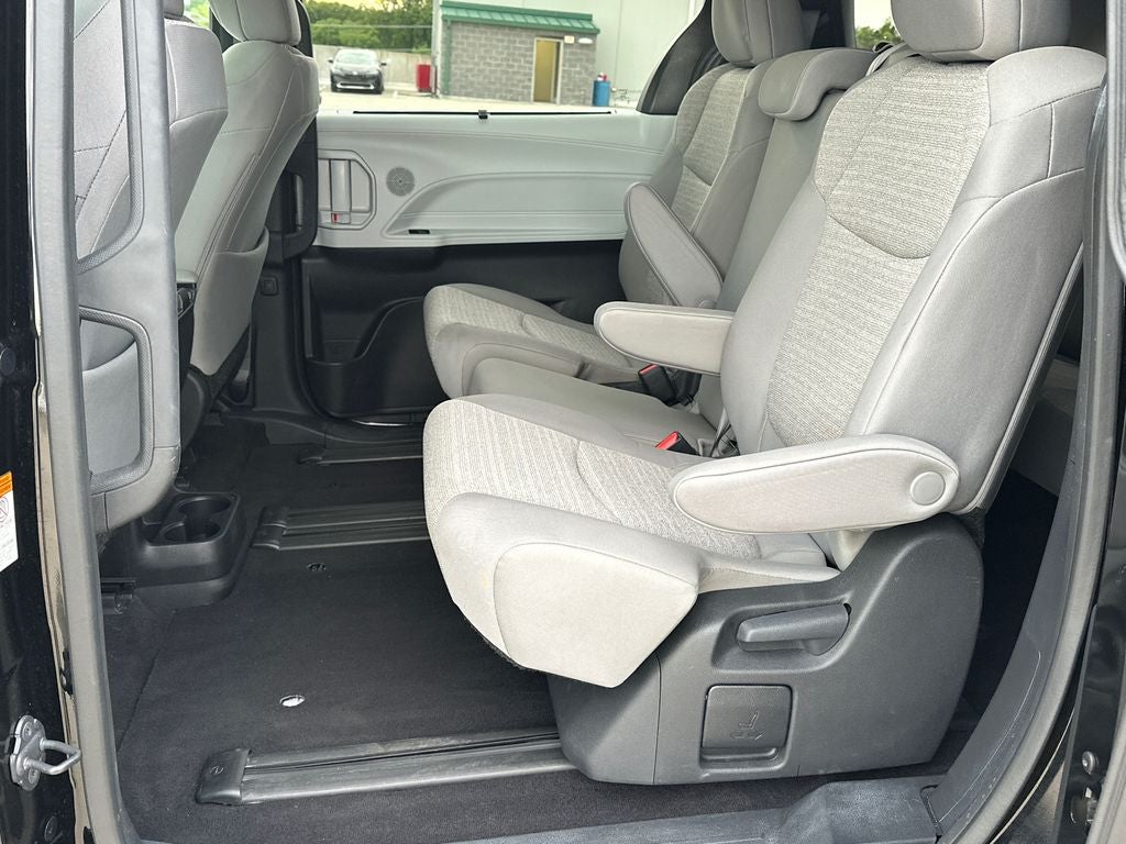 2025 Toyota Sienna LE 8 Passenger