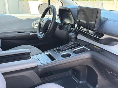 2025 Toyota Sienna LE 8 Passenger