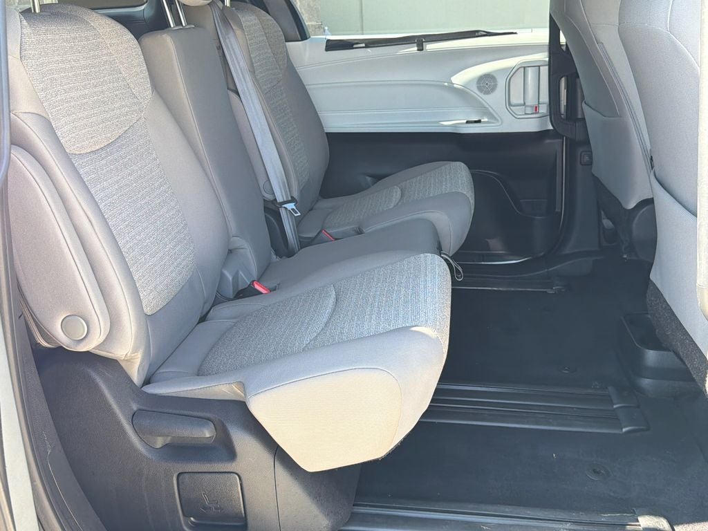 2025 Toyota Sienna LE 8 Passenger